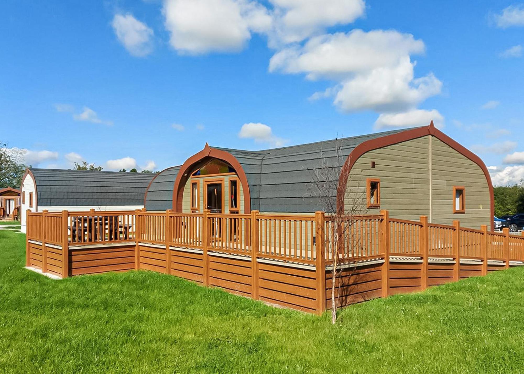 Wild Acre Village At Sundown Adventureland Retford Exterior foto