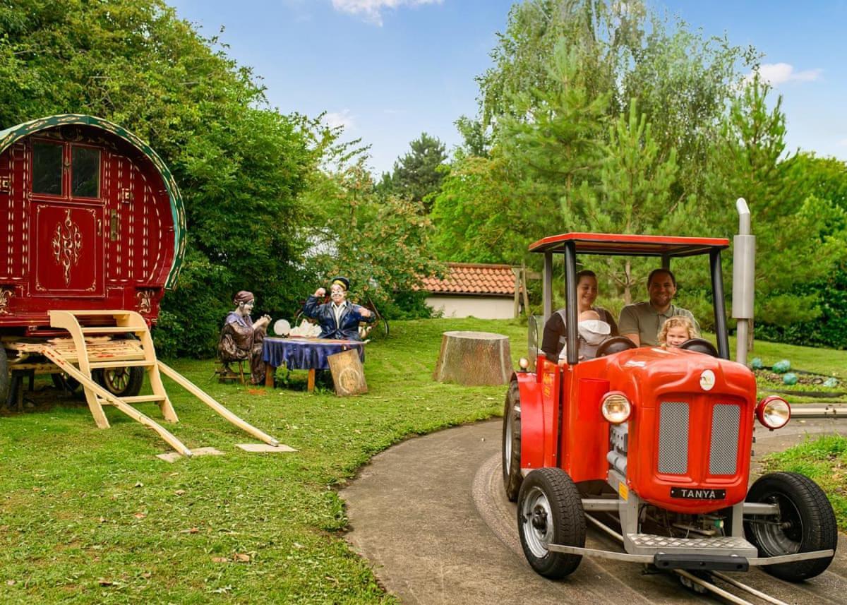 Wild Acre Village At Sundown Adventureland Retford Exterior foto
